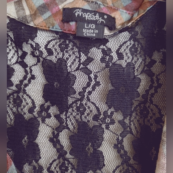 Sleeveless Button Down Lace Crop top - Picture 3 of 3